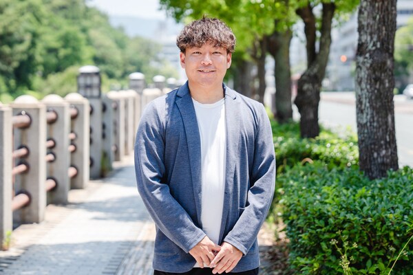 石山 龍鳳弁護士のインタビュー写真