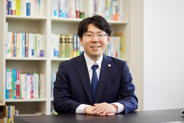 菊入 誠一弁護士のインタビュー写真