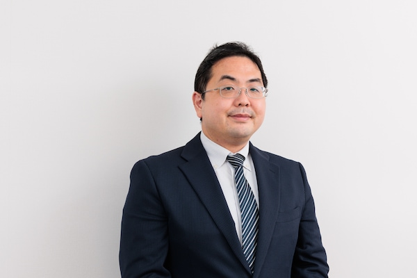二又 朋之弁護士のインタビュー写真