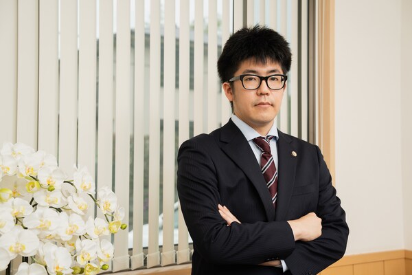 吉津 和輝弁護士のインタビュー写真