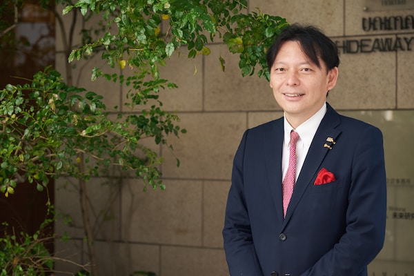 眞鍋 淳也弁護士のインタビュー写真