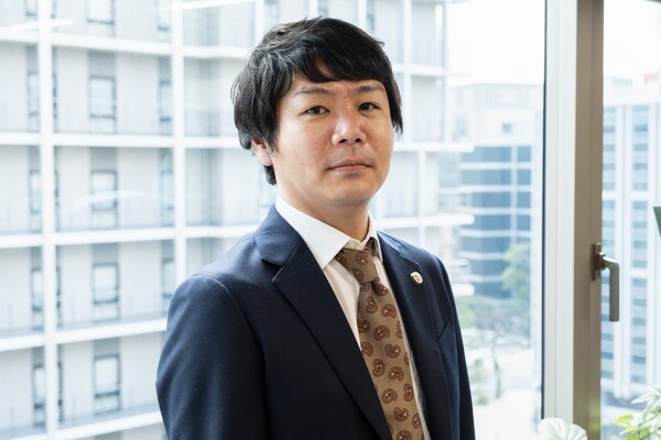 中西 亮介弁護士のインタビュー写真
