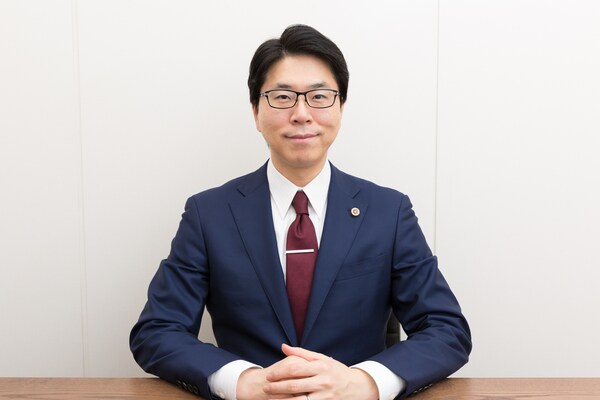 菅原 仁人弁護士のインタビュー写真
