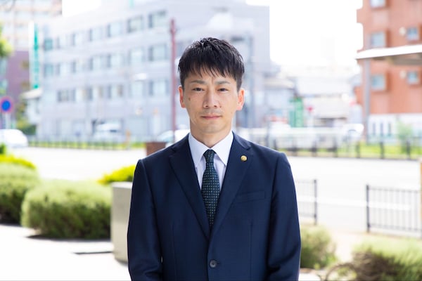 清野 龍作弁護士のインタビュー写真