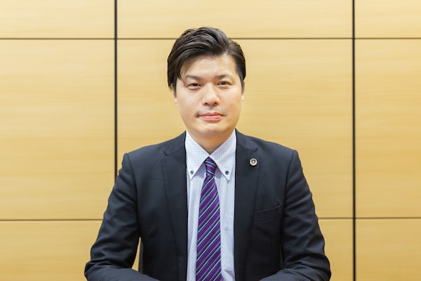 髙倉 久弥弁護士のインタビュー写真