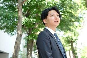 鈴木 悠介弁護士のインタビュー写真