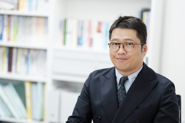 大崎 幸宏弁護士のインタビュー写真