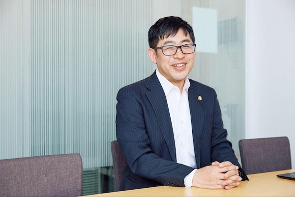 佐伯 圭佑弁護士のインタビュー写真