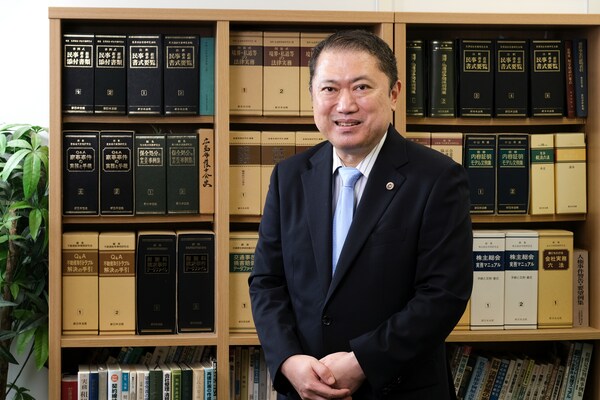 今枝 仁弁護士のインタビュー写真