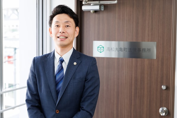 石濱 貴文弁護士のインタビュー写真