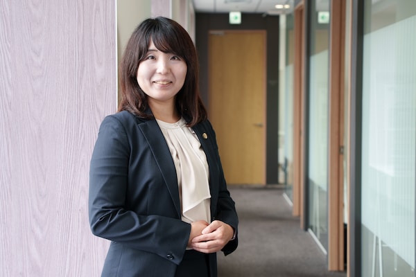 岩壁 美莉弁護士のインタビュー写真