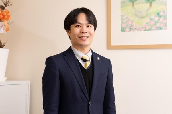 諏訪 弦太弁護士のインタビュー写真