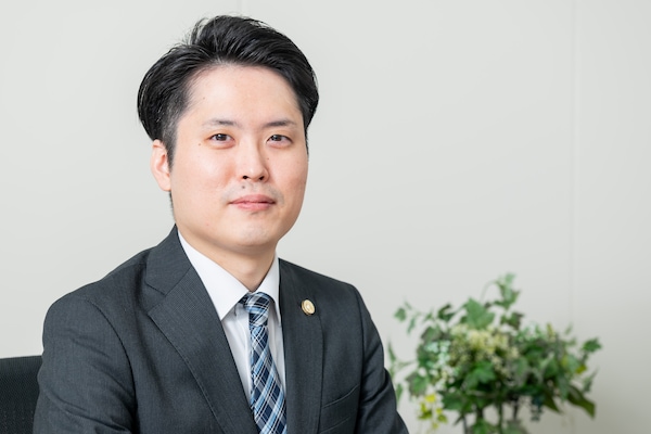 西 弘喜弁護士のインタビュー写真