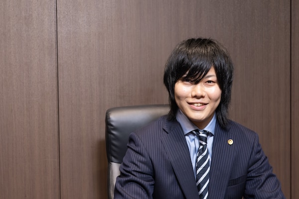 井上 大輝弁護士のインタビュー写真