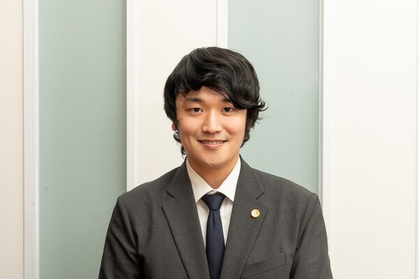 𫝆城 直人弁護士のインタビュー写真
