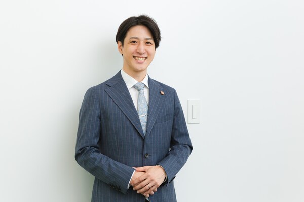 濵岡 宏紀弁護士のインタビュー写真