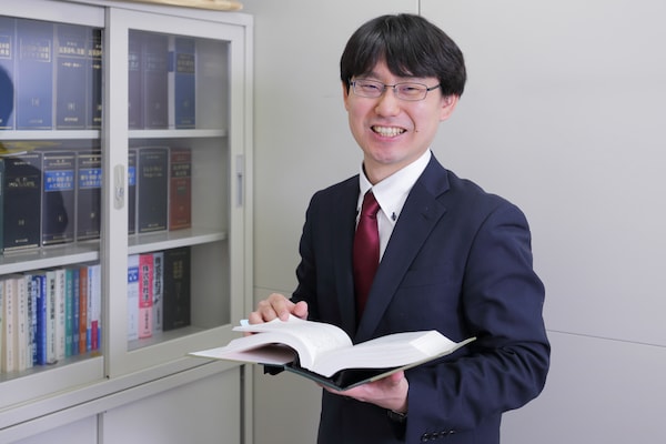 安沢 尚志弁護士のインタビュー写真