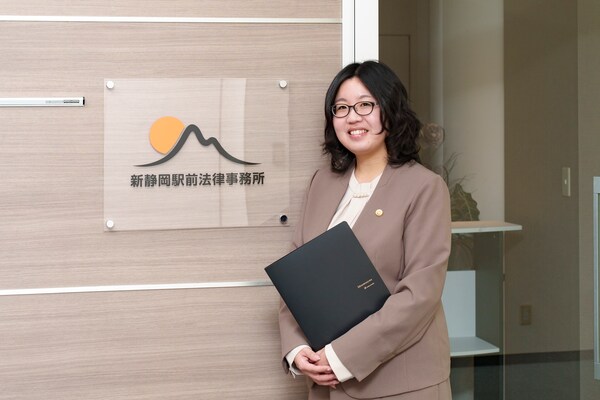 日吉 加奈恵弁護士のインタビュー写真