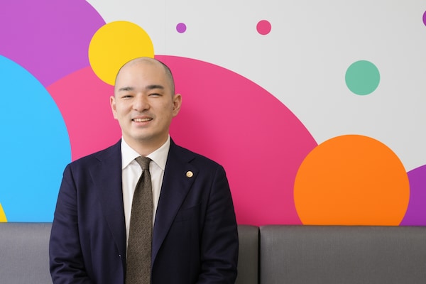 八子 裕介弁護士のインタビュー写真