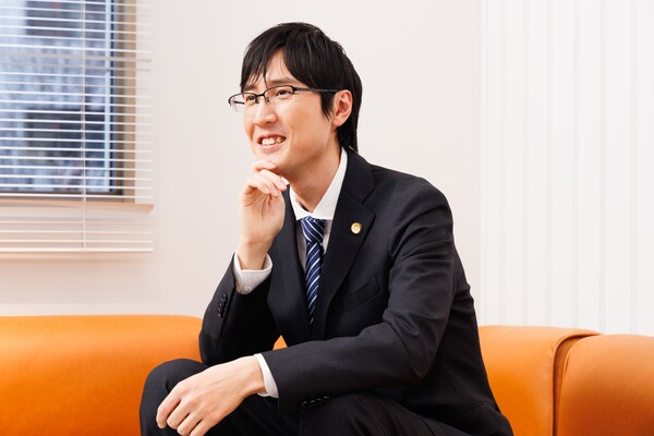 宝屋敷 恭男弁護士のインタビュー写真