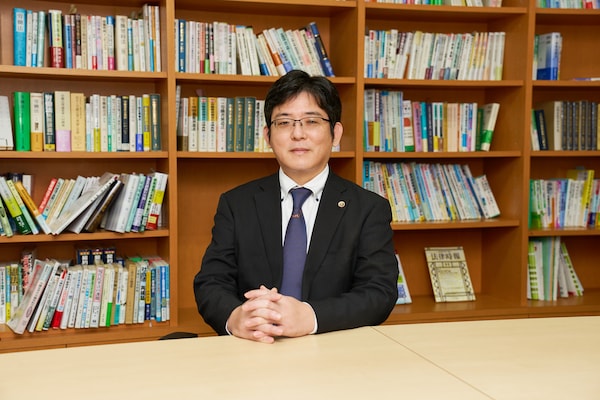 村田 英之弁護士のインタビュー写真