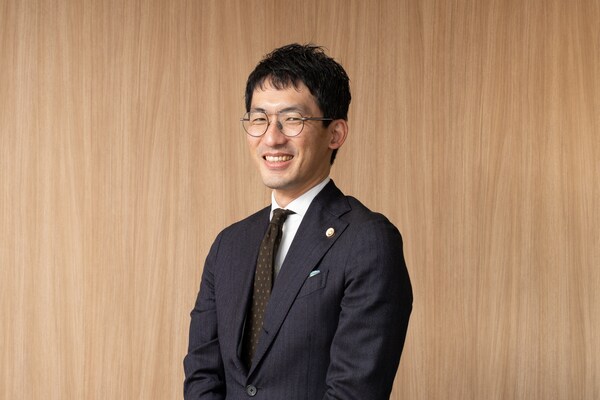 藤井 哲也弁護士のインタビュー写真