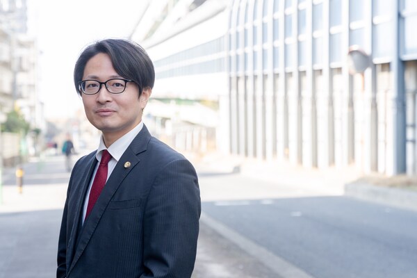 伊藤 力也弁護士のインタビュー写真