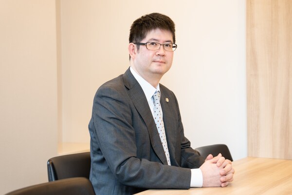 松下 典弘弁護士のインタビュー写真