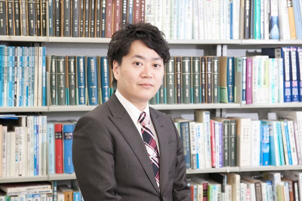 沖田 篤史弁護士のインタビュー写真