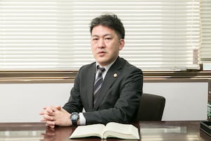 橋本 亮弁護士のインタビュー写真
