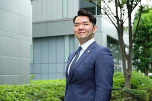 荒木 謙人弁護士のインタビュー写真