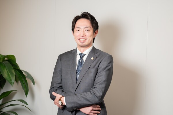 藤家 寛之弁護士のインタビュー写真