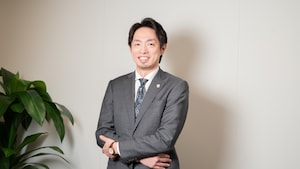 藤家 寛之弁護士のインタビュー写真