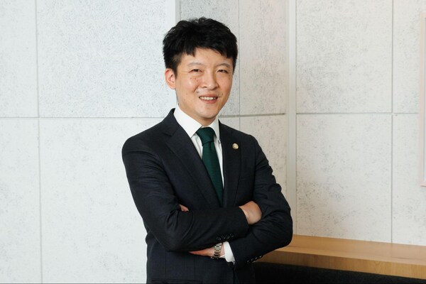 中西 琢斗弁護士のインタビュー写真