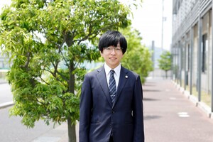 松村 真幸弁護士のインタビュー写真