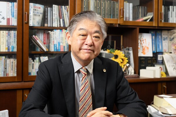 高下 謹壱弁護士のインタビュー写真