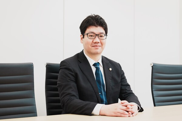 藪内 博之弁護士のインタビュー写真
