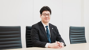 藪内 博之弁護士のインタビュー写真