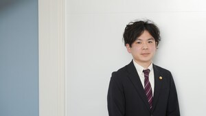 鳥村 純弁護士のインタビュー写真