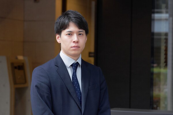 髙田 晃央弁護士のインタビュー写真