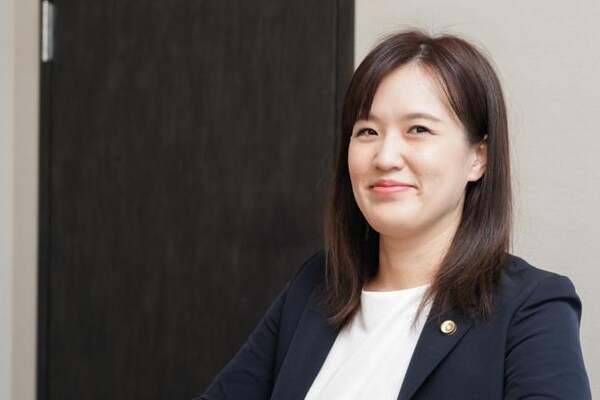 伊東 香織弁護士のインタビュー写真