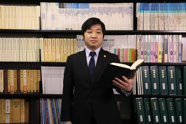 安河内 涼介弁護士のインタビュー写真