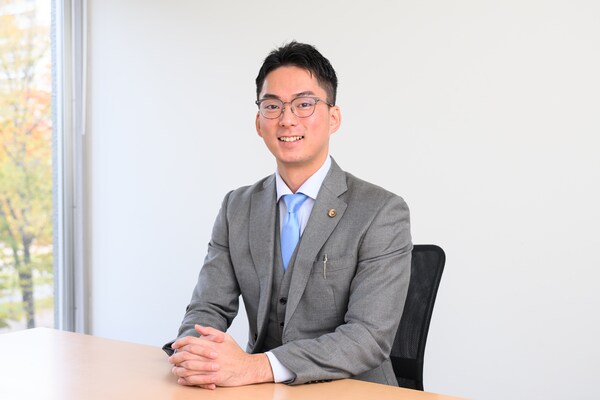 髙橋 友佑弁護士のインタビュー写真