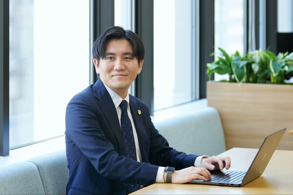 野口 潤之介弁護士のインタビュー写真