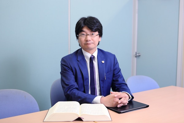 吉田 要介弁護士のインタビュー写真