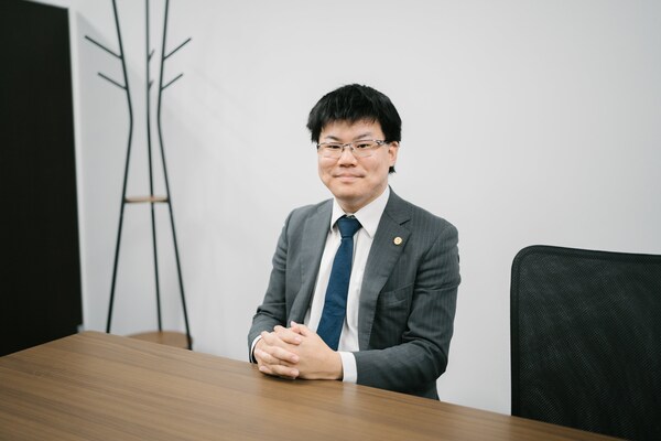 川上 弘達弁護士のインタビュー写真