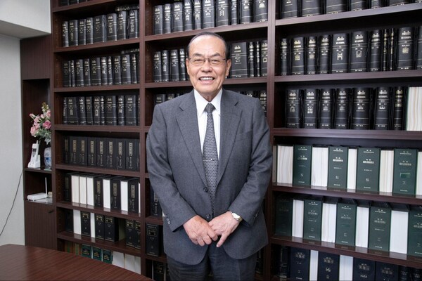 小原 望弁護士のインタビュー写真