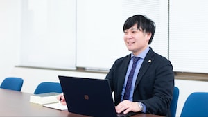 三宅 遼太郎弁護士のインタビュー写真