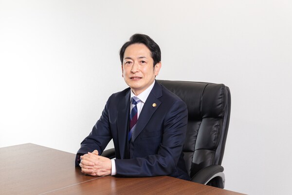佐藤 英之弁護士のインタビュー写真