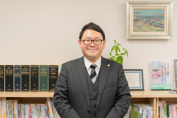 永原 裕也弁護士のインタビュー写真